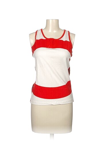 Only T-shirt %70 İndirimli.