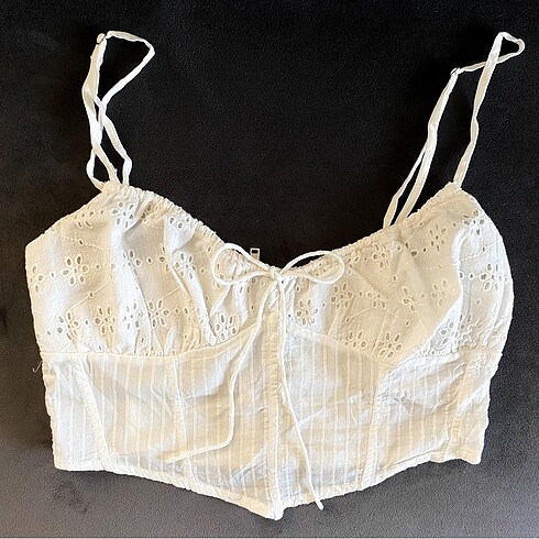 bershka dantel kurdeleli crop
