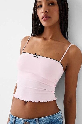 bershka fiyonk detaylı top