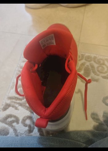 Kırmızı Bağcıklı Basketbol Ayakkabısı - Görsel 2