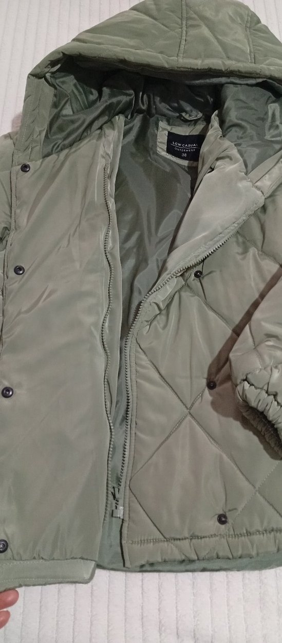 Kapüşonlu yeşil Kadın Kışlık Mont - Görsel 3