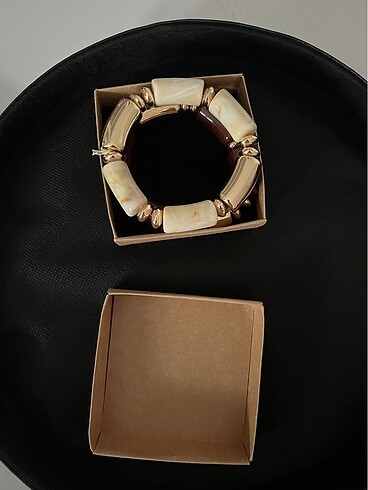 zara model reçine ikili bileklik kutulu - Görsel 5