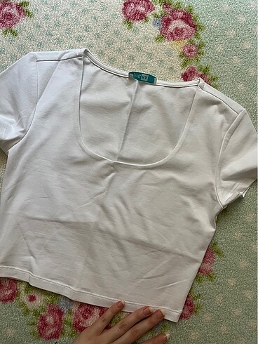 Bershka beyaz dekolte detay crop bluz