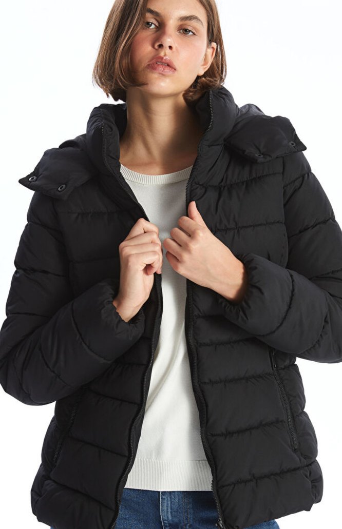 Siyah Kapüşonlu Kadın Kış Montu - Görsel 3