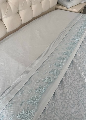 Yeşil Nakışlı Beyaz Yatak Örtüsü - Görsel 4