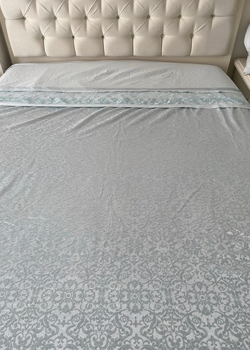 Yeşil Nakışlı Beyaz Yatak Örtüsü - Görsel 2