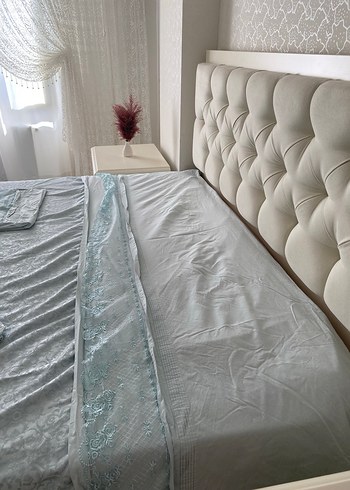 Yeşil Nakışlı Beyaz Yatak Örtüsü - Görsel 6