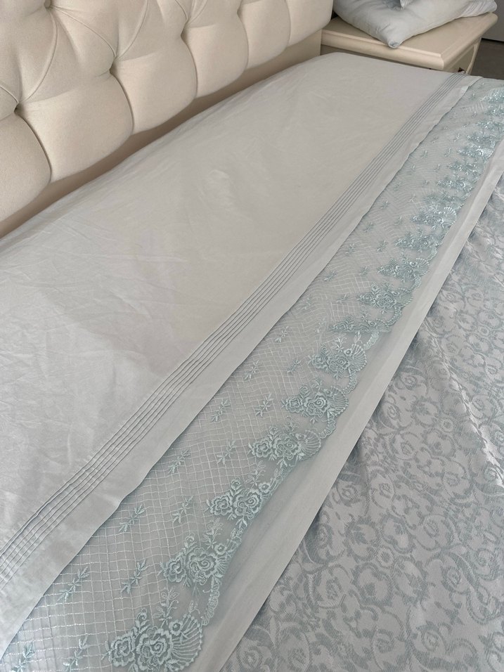 Yeşil Nakışlı Beyaz Yatak Örtüsü - Görsel 4
