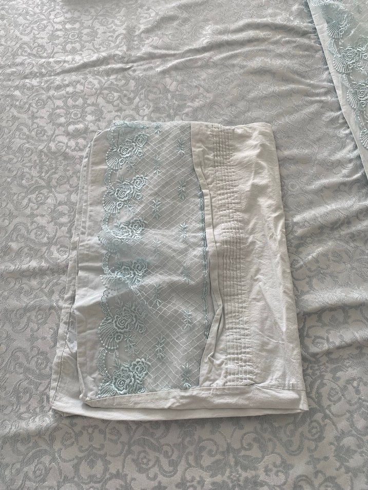 Yeşil Nakışlı Beyaz Yatak Örtüsü - Görsel 5
