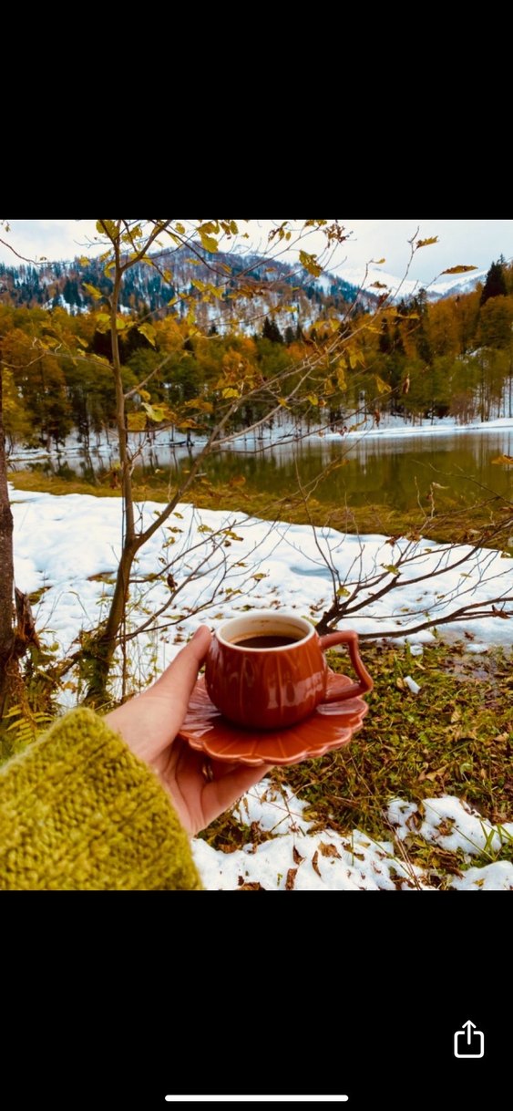 Renkli Seramik Kahve Fincanları ve Tabakları - Görsel 2