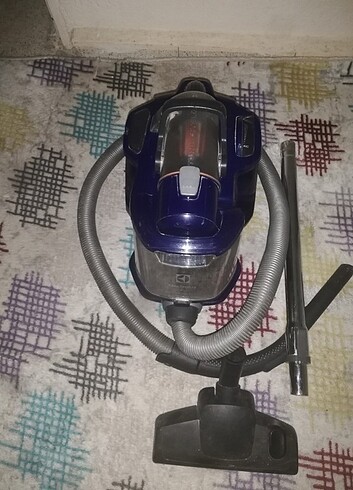 Electrolux süpürge toz hazneli çekim gücü güzel 