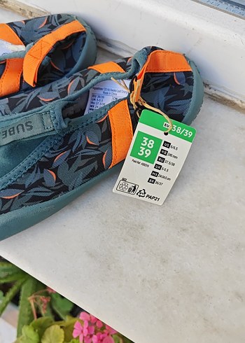 37 Beden decathlon Renkli Bağcıksız Deniz Spor Ayakkabısi