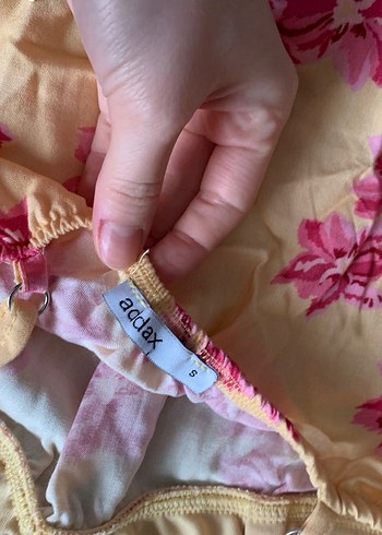 Vintage görünümlü çiçek desenli  yumuşak kumaş askılı bluz - Görsel 3