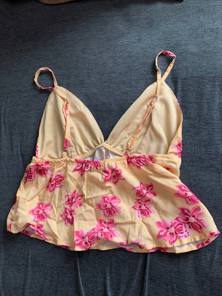 Vintage görünümlü çiçek desenli  yumuşak kumaş askılı bluz - Görsel 2