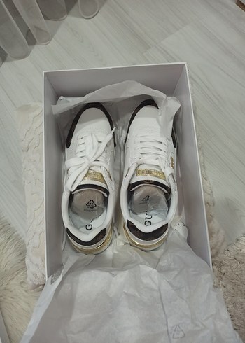 Guess Kadın Beyaz Yüksek Tabanlı Spor Ayakkabı - Görsel 6