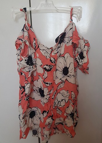 LC Waikiki Pembe Çiçek Desenli askılı Bluz
