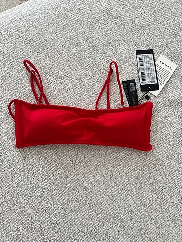 Etiketli bikini üst