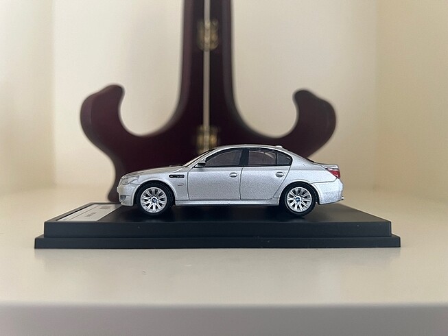 1/64 BMW E60 M5