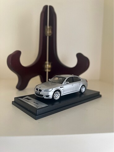 1/64 BMW E60 M5