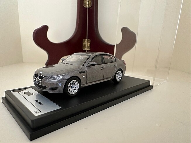 1/64 BMW E60 M5