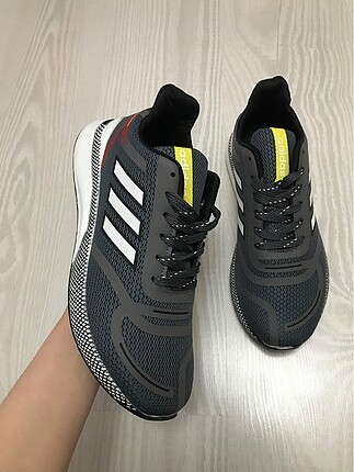 Adidas spor ayakkabı