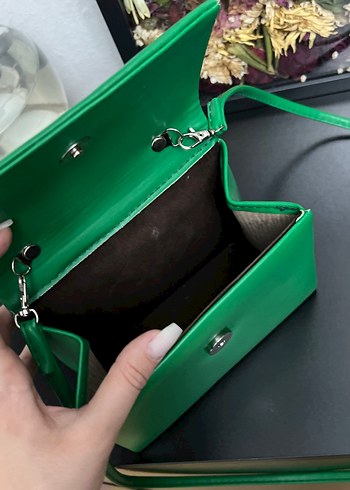 Yeşil Deri Tokalı Kadın Çanta - Görsel 2