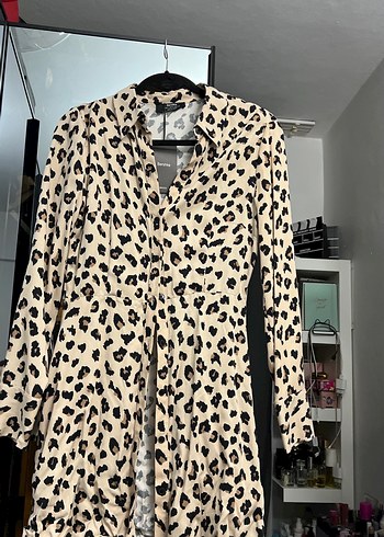 Leopar Desenli V Yaka Midi Elbise - Görsel 3