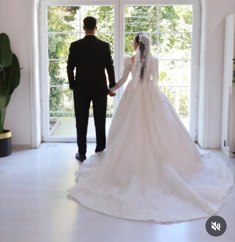 Prenses Kesim V Yaka Uzun Kollu Beyaz Gelinlik - Görsel 3