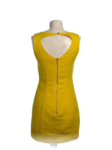 36 Beden PreLoved Kısa Elbise %70 İndirimli.