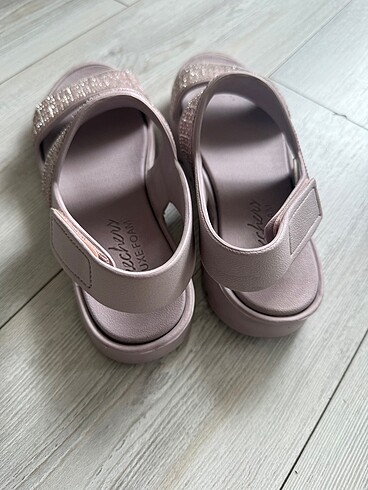 38 Beden Skechers orijinal sandalet