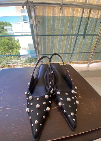 37 Beden Siyah Stiletto Topuklu Zımbalı Kadın Ayakkabı