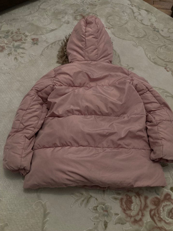 Kız Çocuk Pembe Kapüşonlu Kürk Detaylı Mont - Görsel 3