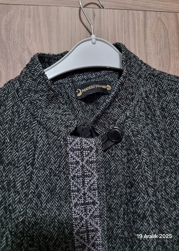 Gri Nakışlı Uzun Yün Kaban - Görsel 2