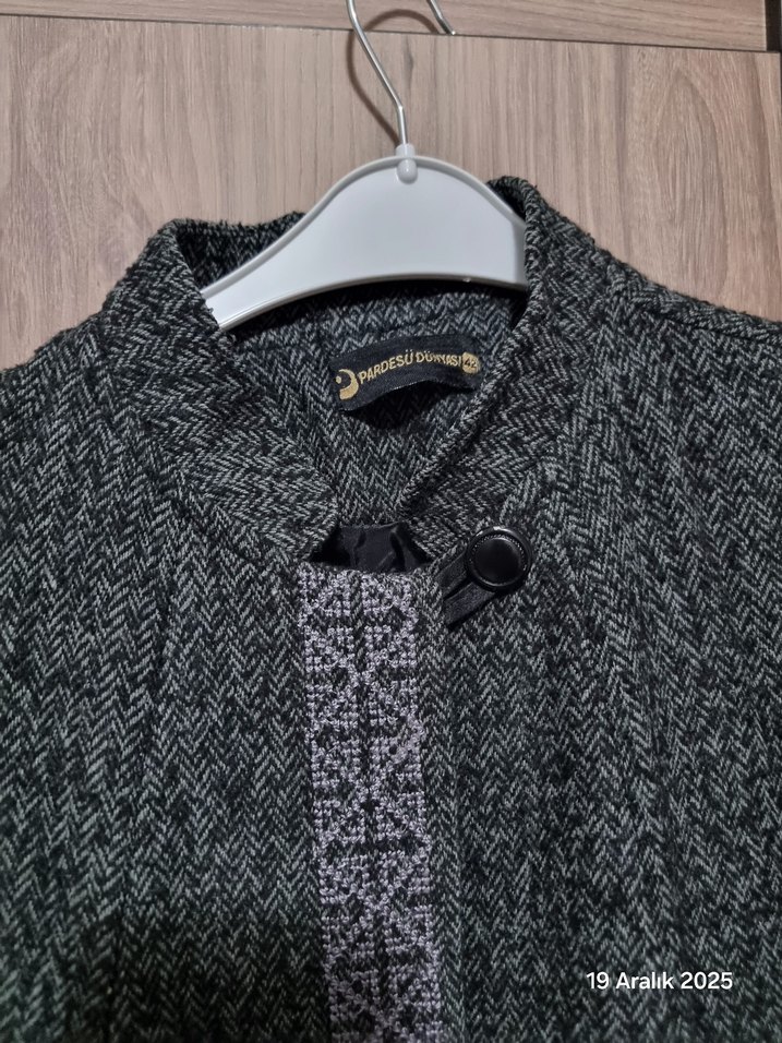 Gri Nakışlı Uzun Yün Kaban - Görsel 2