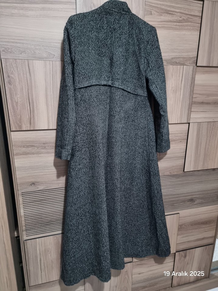 Gri Nakışlı Uzun Yün Kaban - Görsel 3