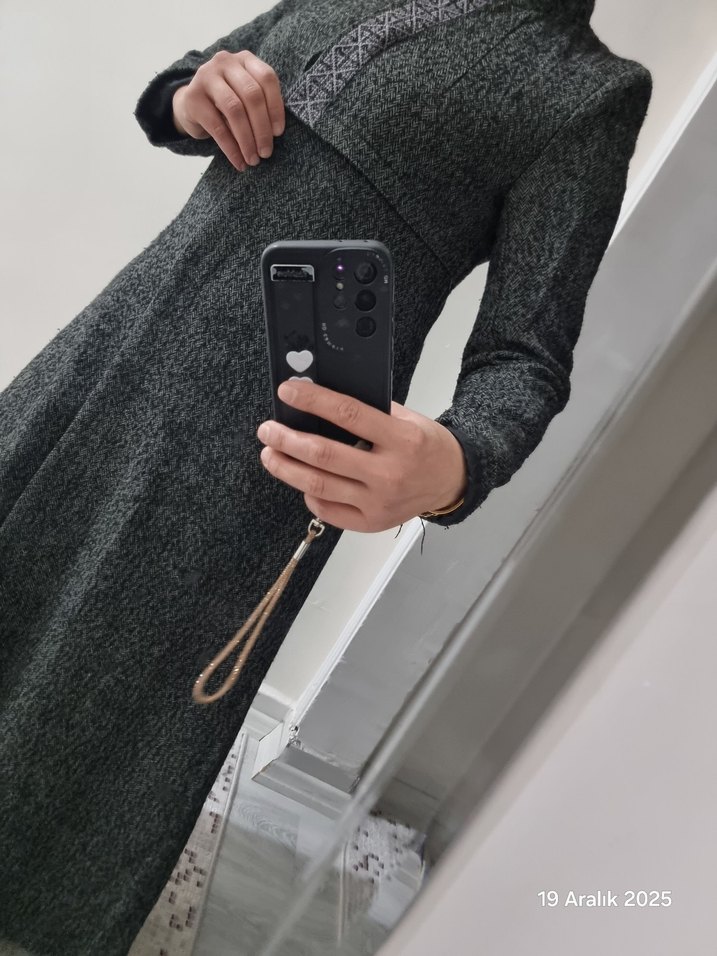 Gri Nakışlı Uzun Yün Kaban - Görsel 5