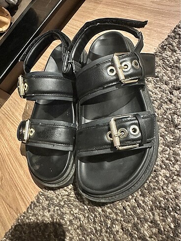 38 Beden siyah Renk Stradivarius Sandalet