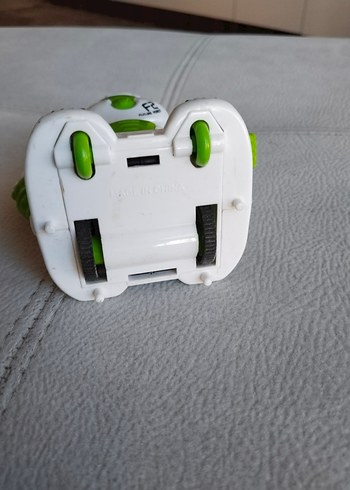 Beyaz ve Yeşil Renkli Robot Figür - Görsel 5