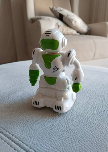 Beyaz ve Yeşil Renkli Robot Figür - Görsel 2