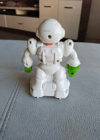 Beyaz ve Yeşil Renkli Robot Figür - Görsel 4