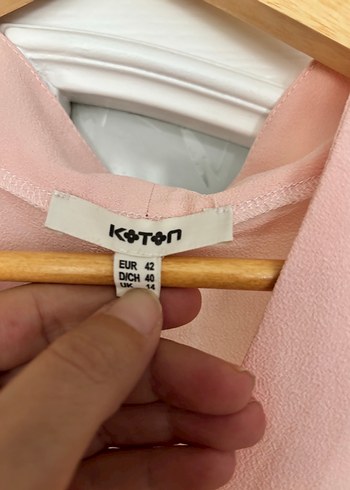 Zara 4 parça Pembe Drapeli V Yaka Kolsuz Bluz