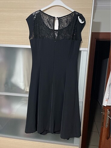 Ekol Siyah kolsuz polyester üst kısmı dantel detaylı diz altı şık elb