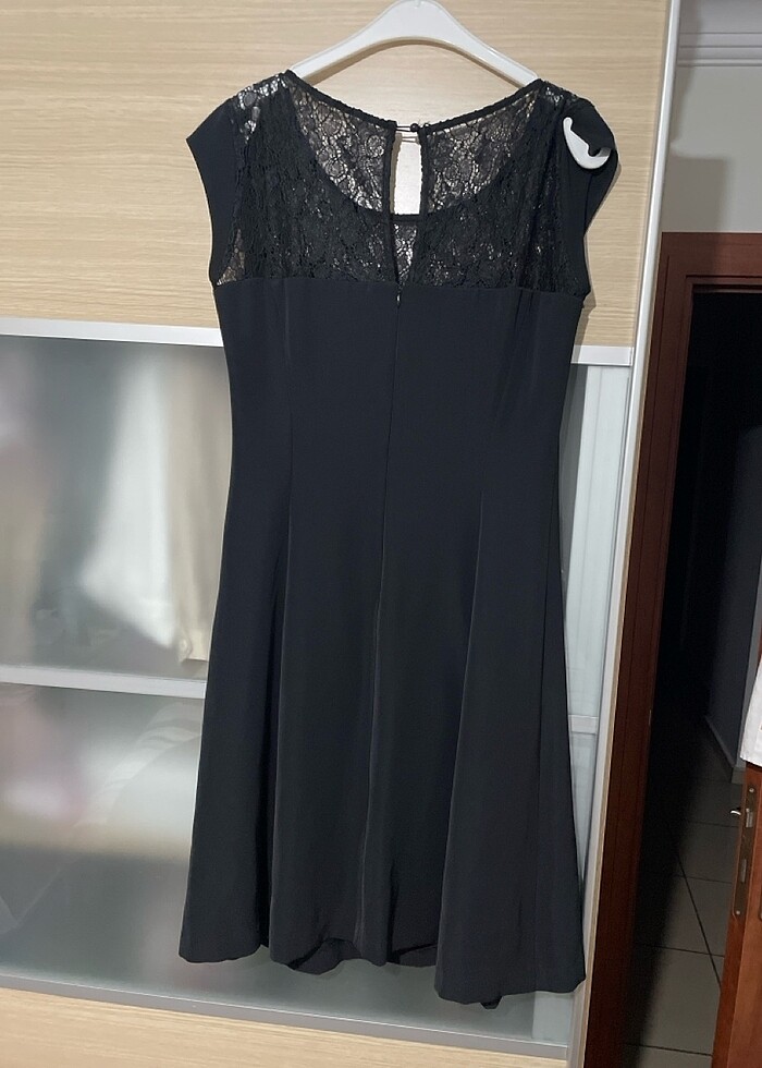 Siyah kolsuz polyester üst kısmı dantel detaylı diz altı şık elb - Görsel 2