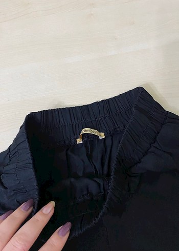 Siyah Rahat Kesim Mini Şort - Görsel 3