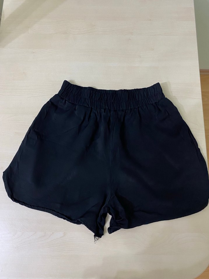 Siyah Rahat Kesim Mini Şort - Görsel 2