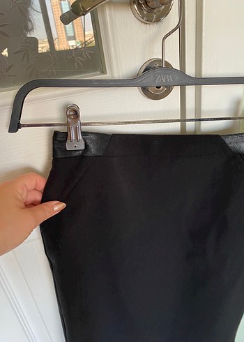 Deri Kemer detaylı Siyah Deri Kalem Etek - Görsel 2