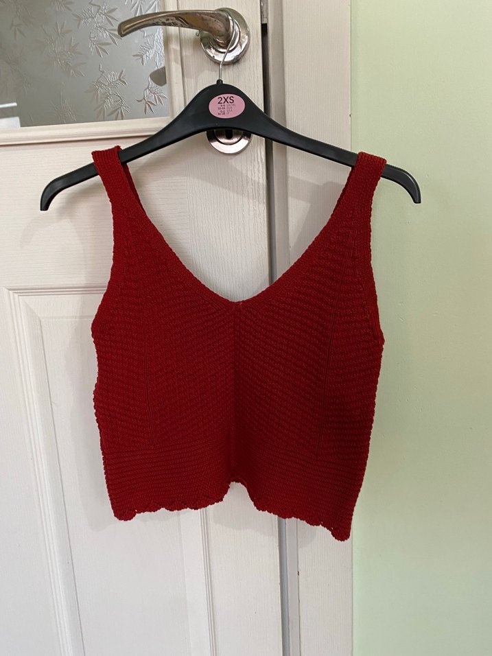 Kırmızı V Yaka Kısa Örgü Kadın Atlet - Görsel 2