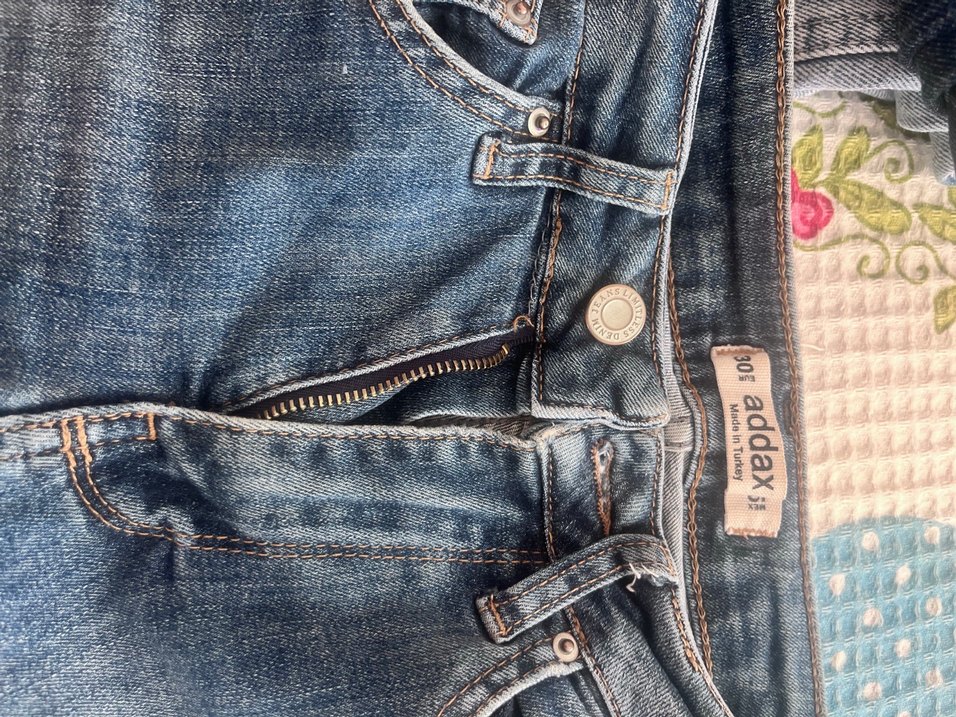 Gri Kadın Denim Yırtık Pantolon - Görsel 2