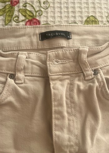 Düğmeli Beyaz Kadın Kot Pantolon - Görsel 3