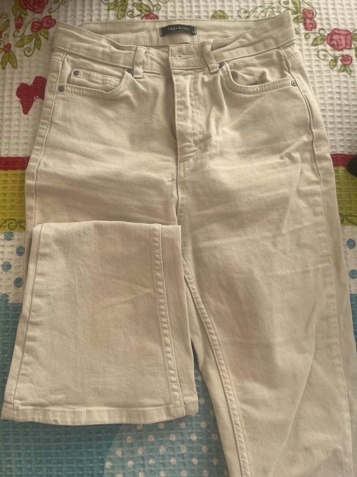 Düğmeli Beyaz Kadın Kot Pantolon - Görsel 2